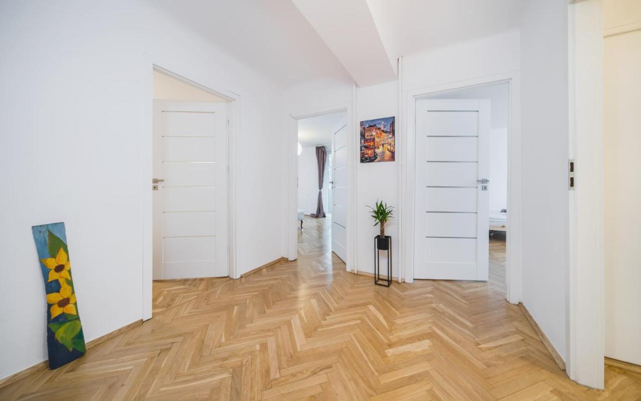 Sunshine Parkside Hideaway - 3 Bedroom - By Upstairs Krakau Buitenkant foto