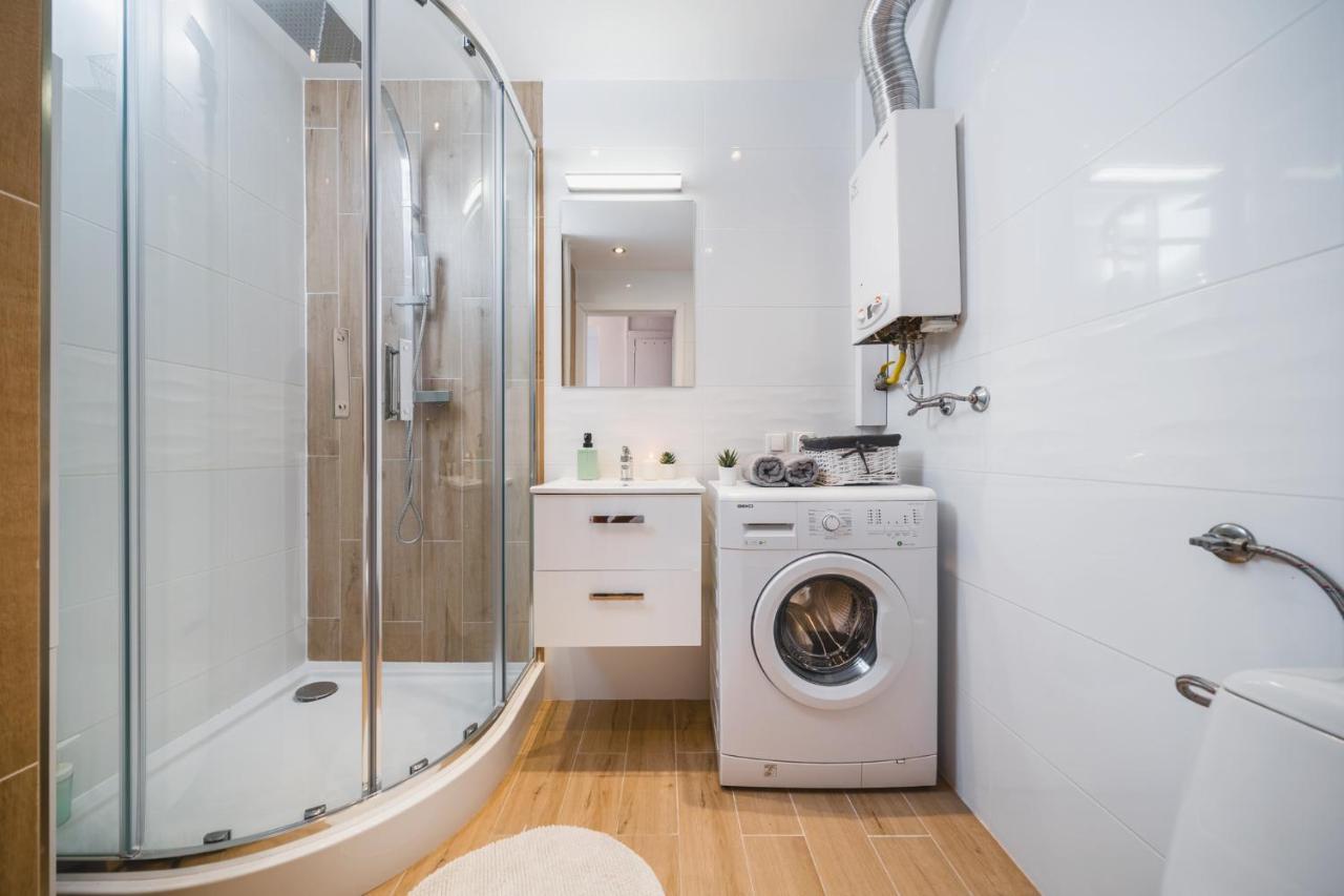 Sunshine Parkside Hideaway - 3 Bedroom - By Upstairs Krakau Buitenkant foto