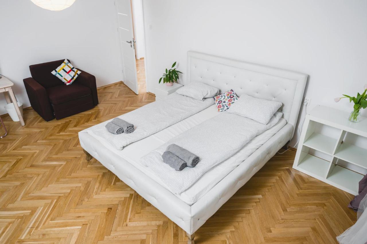 Sunshine Parkside Hideaway - 3 Bedroom - By Upstairs Krakau Buitenkant foto